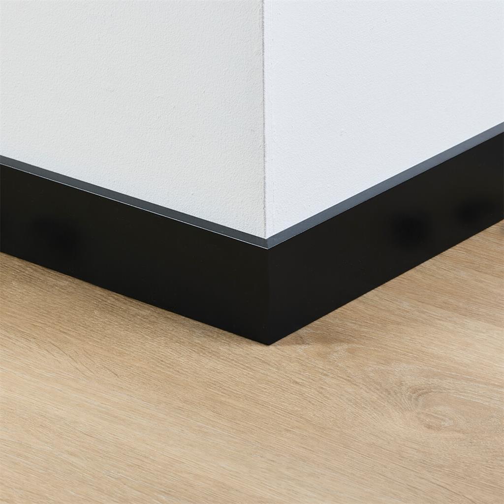 MDF plint 70x12mm RAL9005 zwart gelakt